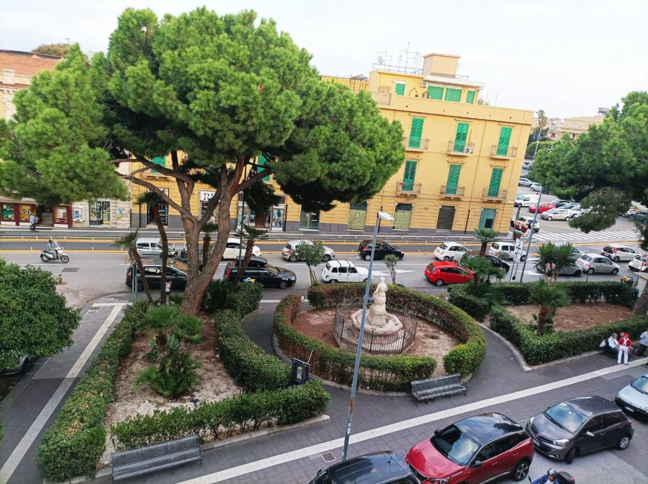ホテル Conte Cavour メッシーナ エクステリア 写真